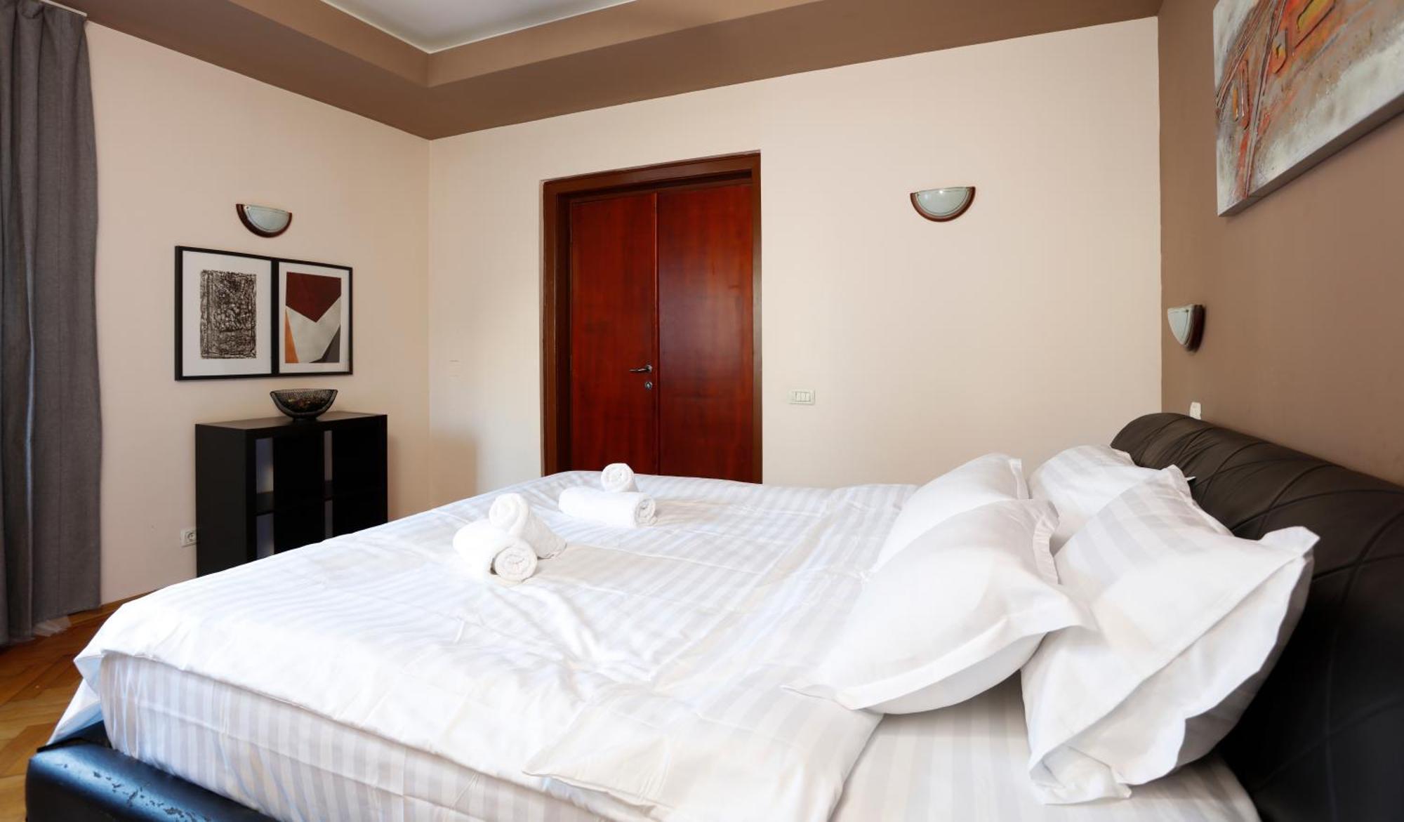 Peaceful Getaway - Generous 3-Bedroom Sanctuary - Close To Historic Old Town Bucarest Exterior foto
