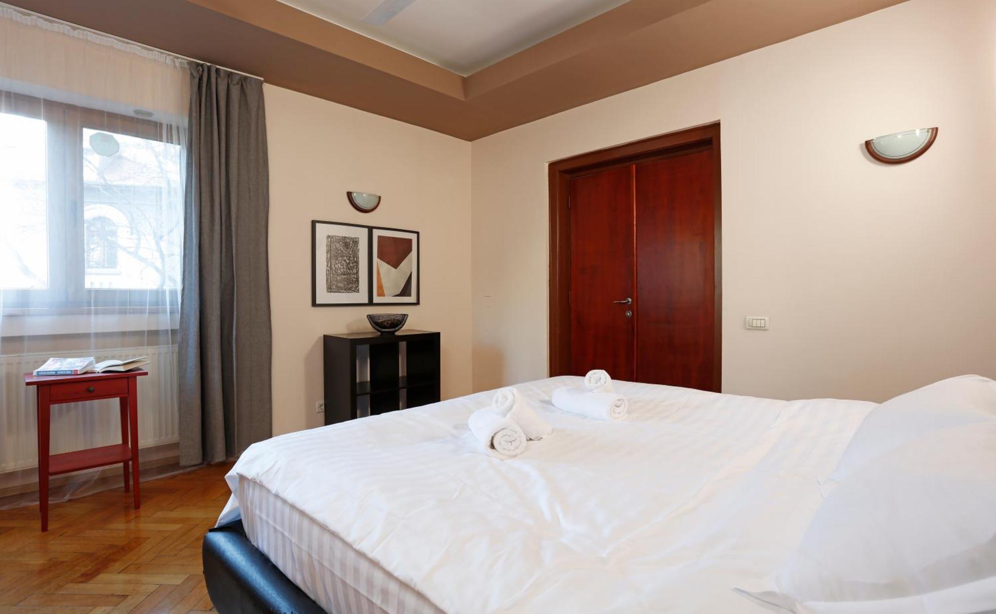 Peaceful Getaway - Generous 3-Bedroom Sanctuary - Close To Historic Old Town Bucarest Exterior foto