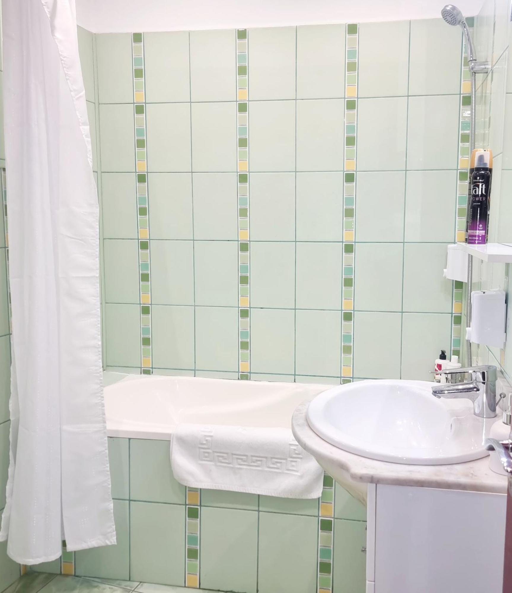 Peaceful Getaway - Generous 3-Bedroom Sanctuary - Close To Historic Old Town Bucarest Exterior foto