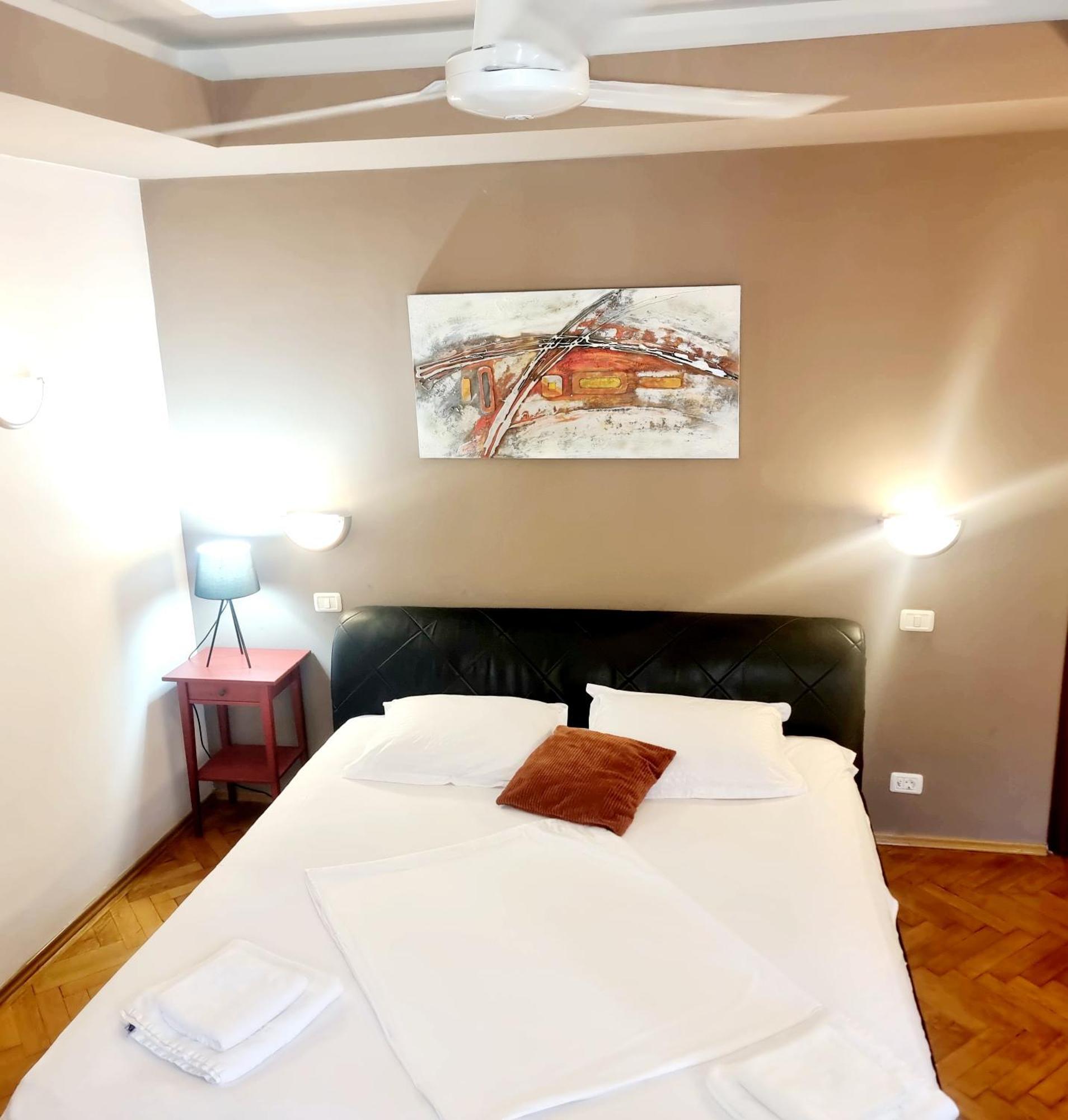 Peaceful Getaway - Generous 3-Bedroom Sanctuary - Close To Historic Old Town Bucarest Exterior foto