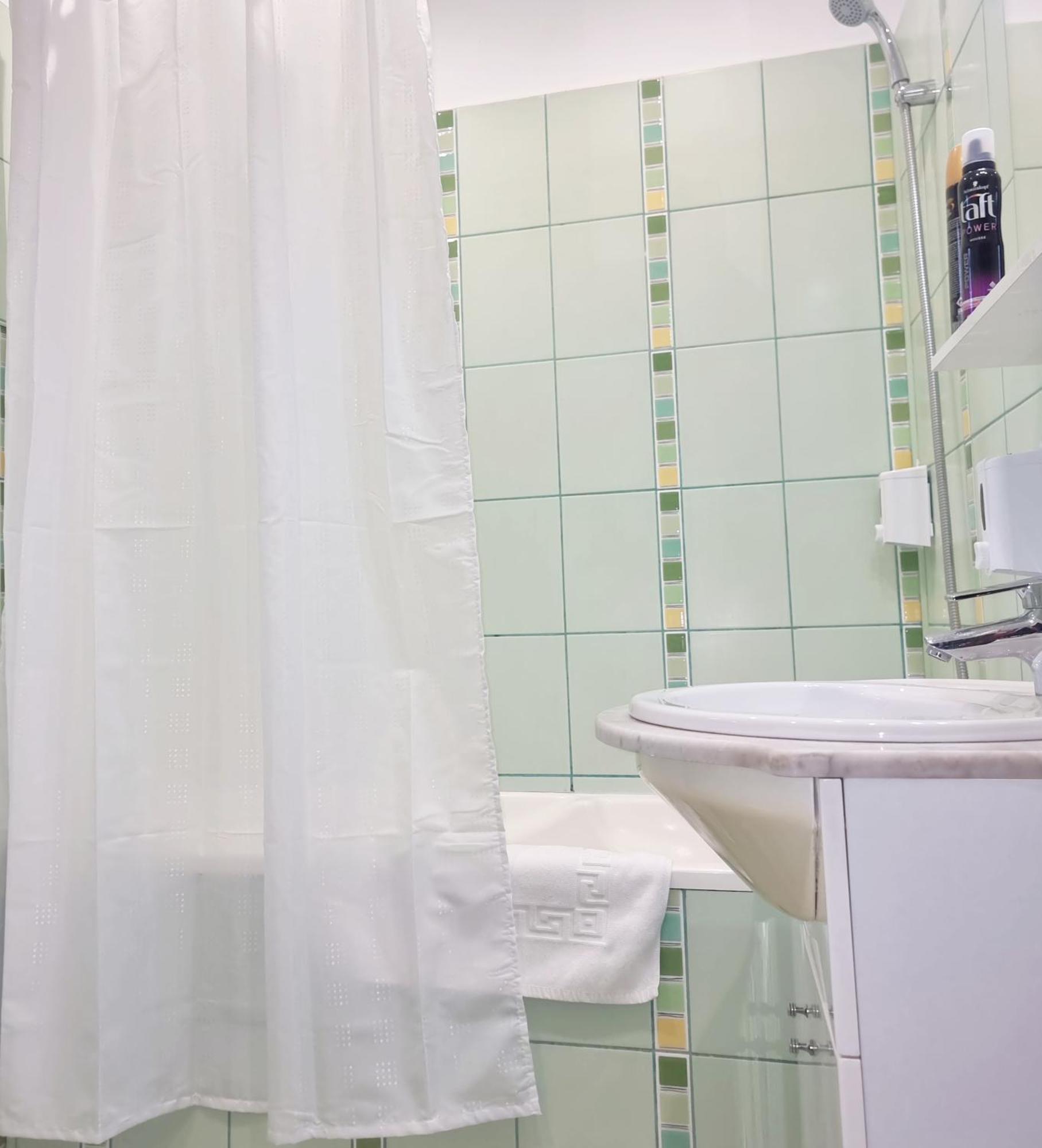 Peaceful Getaway - Generous 3-Bedroom Sanctuary - Close To Historic Old Town Bucarest Exterior foto