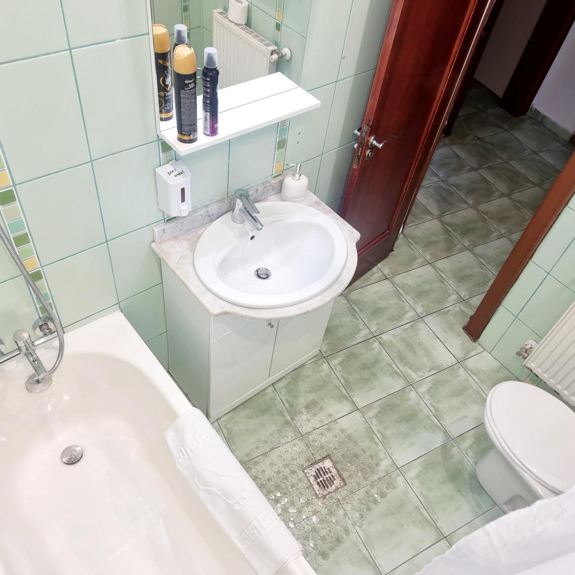 Peaceful Getaway - Generous 3-Bedroom Sanctuary - Close To Historic Old Town Bucarest Exterior foto